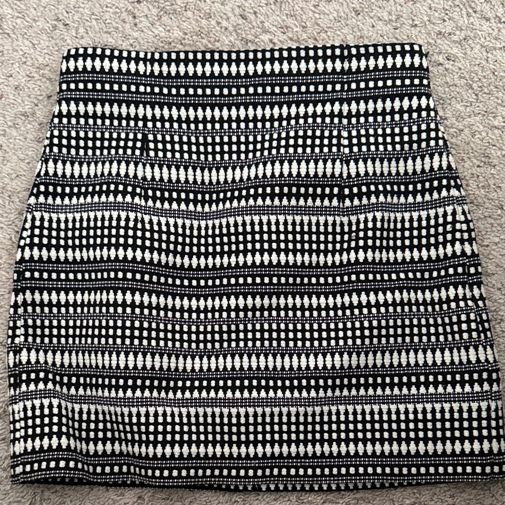 Zara Monochrome Geometric Pencil Skirt